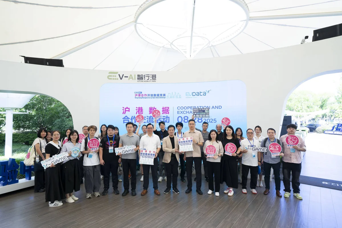 滬港隊伍於完成頒獎典禮後，參觀及拜訪多間上海數據科創公司，與當地的科創先行者互相交流。